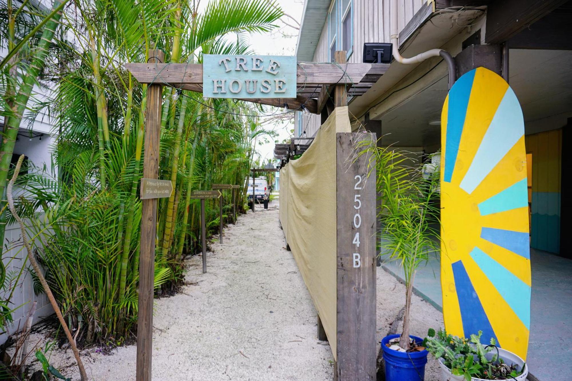 Ami Tree House Villa เบรเดนทันบีช ภายนอก รูปภาพ